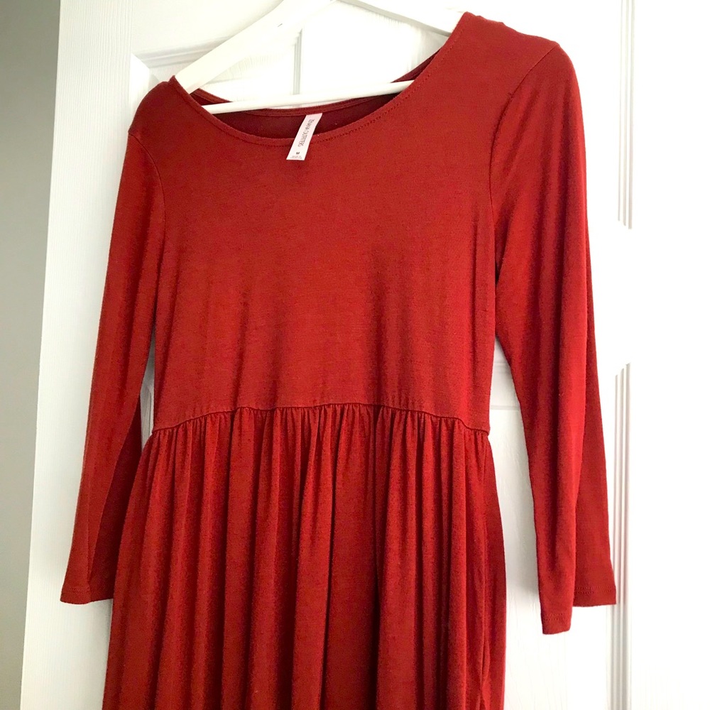 Red maternity dress as new